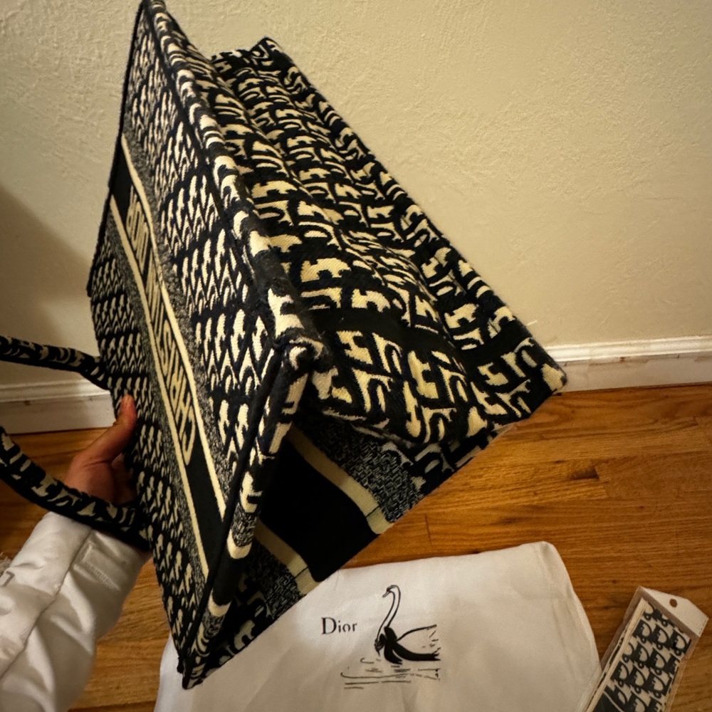 Dior Black and White Logo Scarf - Picture 6 of 7